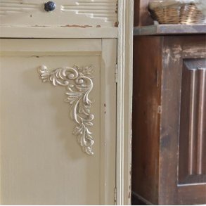 Tr Ornament, Hjrne St