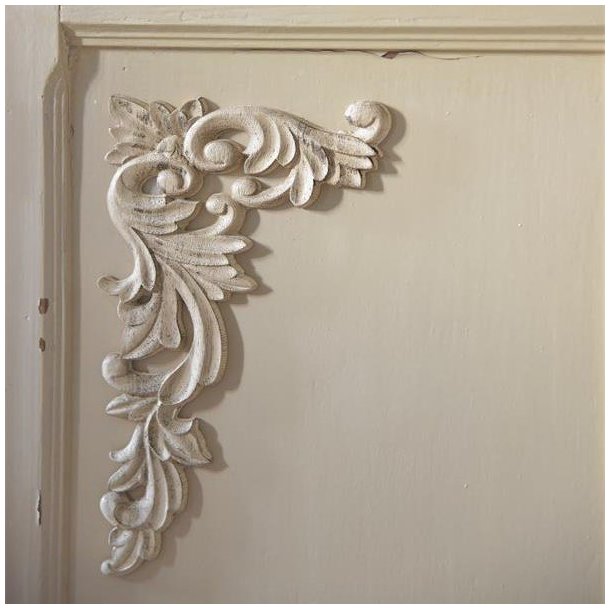 Tr Ornament, Hjrne St